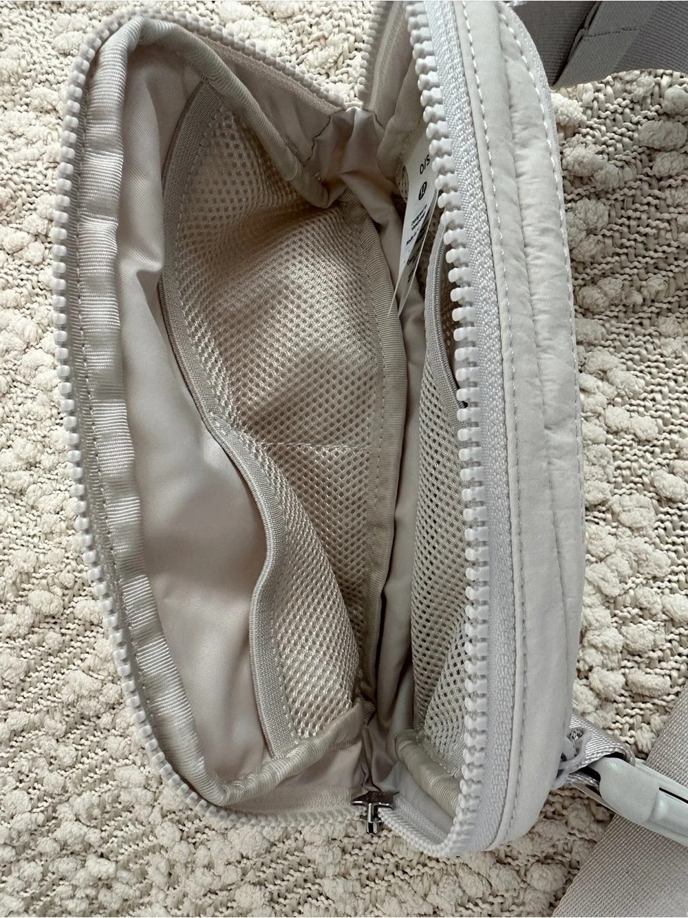 Lululemon Everywhere Belt Bag 1L in White Opal Like New